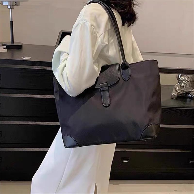 Women's Large Capacity Oxford Tote Bag for Commuting & Work, Durable Minimalist Design with Zipper Closure, Fixed Shoulder Strap