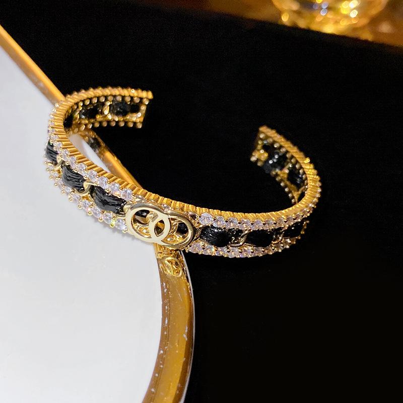 Zircon Diamond-Set Grid Bracelet: Elegant, Luxurious Niche Design for Women