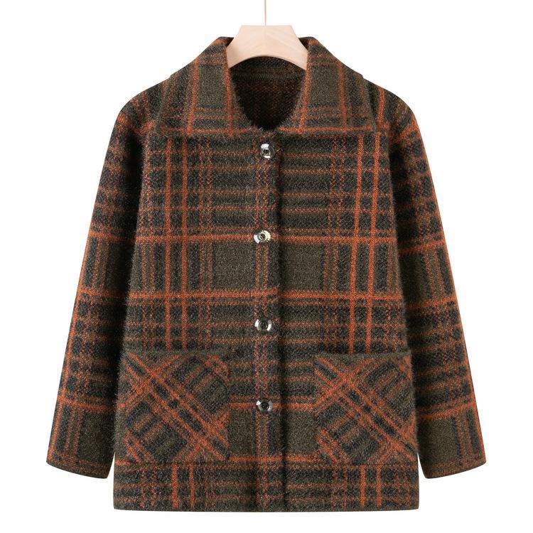 Grandma Wears New Sweaters In Spring and Autumn, and Middle-aged and Elderly Mothers Wear Autumn Thick Sweaters, Cardigans and Jackets for Old Ladies.
