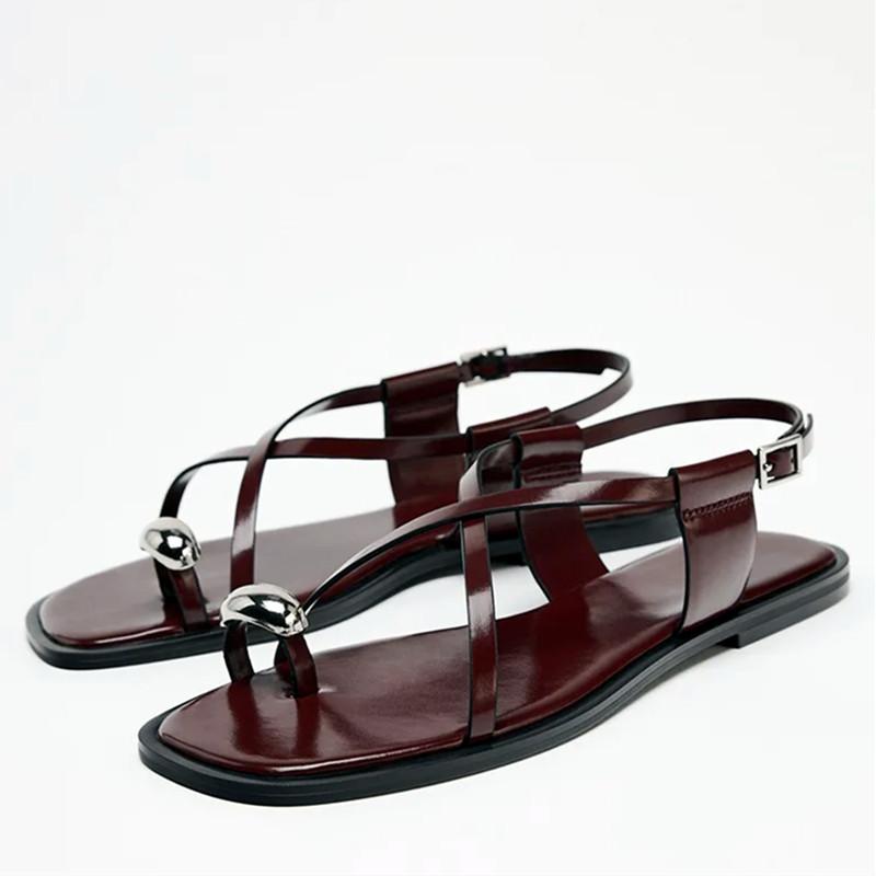 Fashion Summer Cross Strap Buckle Design Flat Sandals Women Fashion Metal Decoration Over Toe Casual Flat Slippers Comfort Beach Shoes