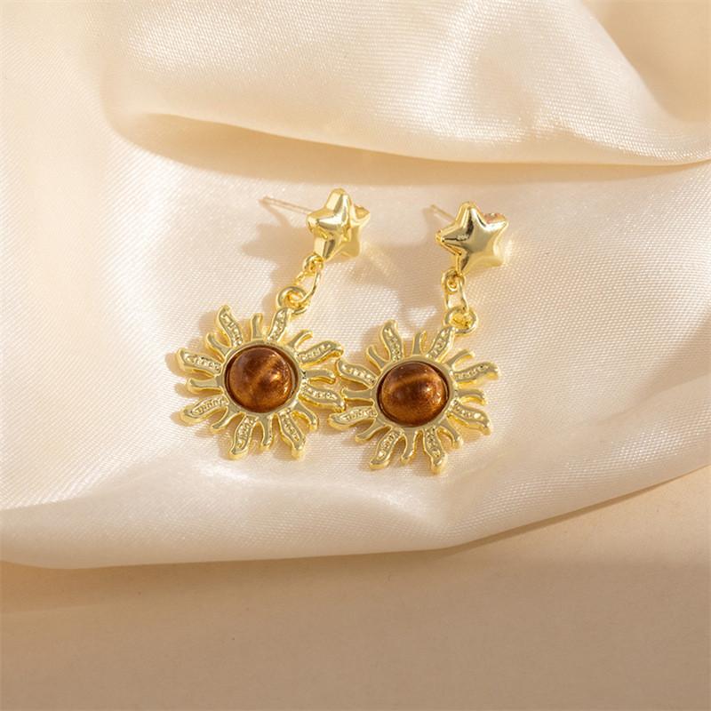 

No Ip Trendy Geometric Alloy Earrings With Heart And Oval Motif For Women білий