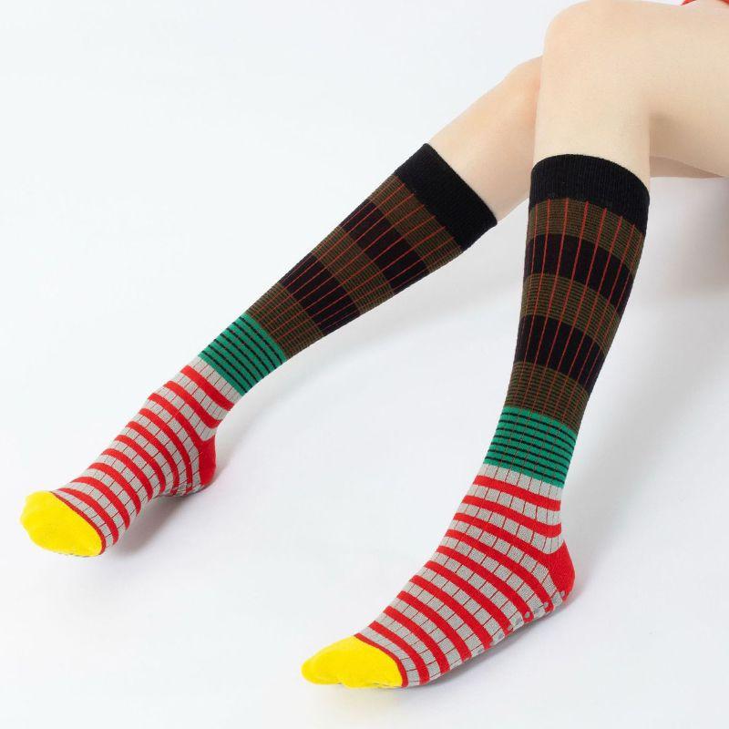 

Long Yoga Socks Non Slip Professional Women s Sports Fitness Room Socks Adult Yoga Non-Slip Socks Pilates Socks Black and green (socks bright yellow)