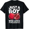 Nur ein Junge, der Granatäpfel liebt Lustiges T-Shirt für Obstliebhaber