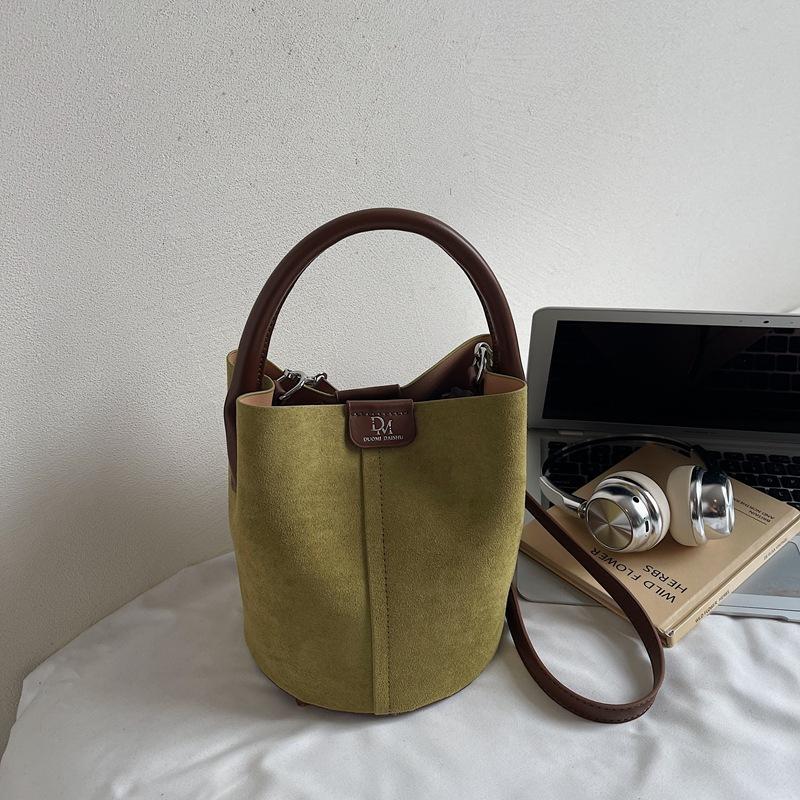 Premium Retro Small Bag Women's New Versatile Messenger Bag Fashionable Portable Bucket Bag