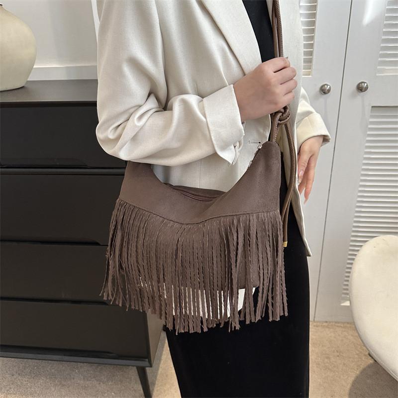 Fashionable Fringed Large Capacity Shoulder Crossbody Bag 2023 Street Trendy Tote Bag Gray Black Red Brown Coffee