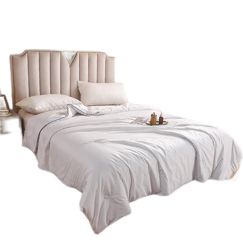 

Pinfan 6D Carved Mulberry Silk Quilt