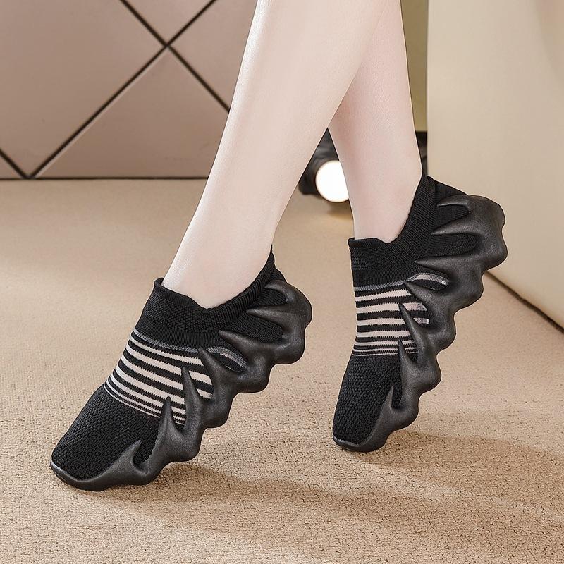 2025 summer new fitness octopus women's shoes sports casual mesh shoes breathable mesh socks fly knitting running trendy shoes