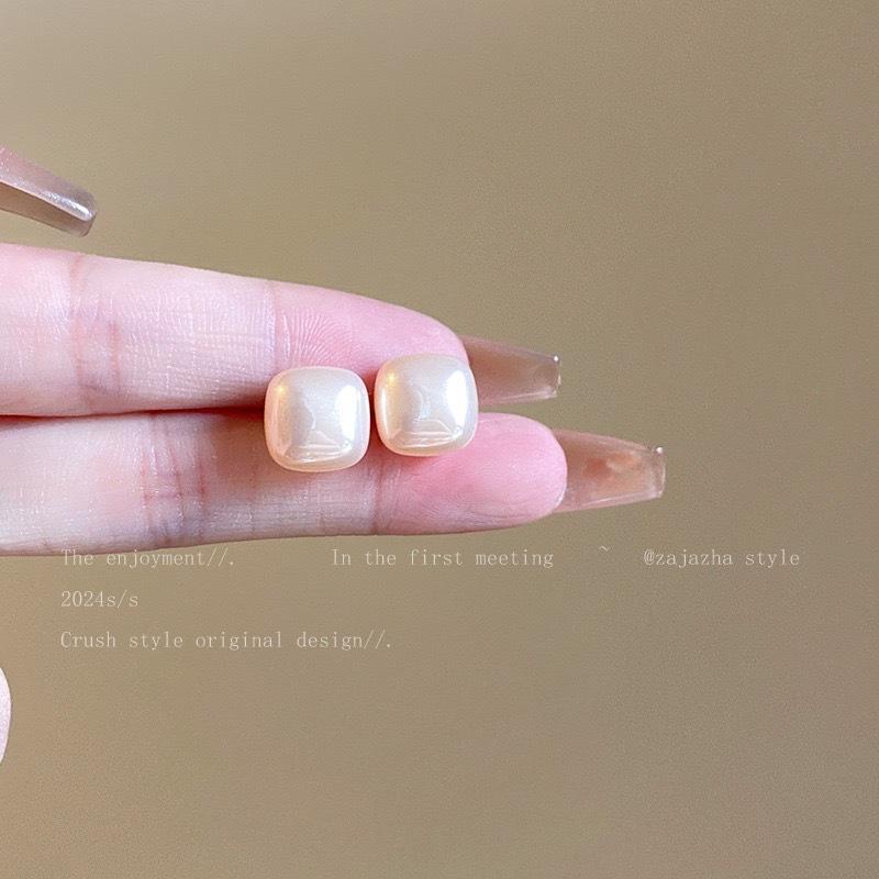 

Square pink steamed bread pearl stud earrings women s new light luxury high-end earrings simple and sweet girl earrings