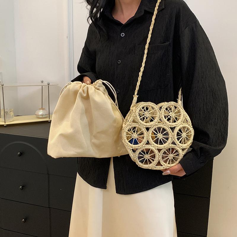 Summer Beach Straw Weave Bags Retro Cutout Crossbody Bags Travel Beach Straw Small Shoulder Bags For Women All-match Casual