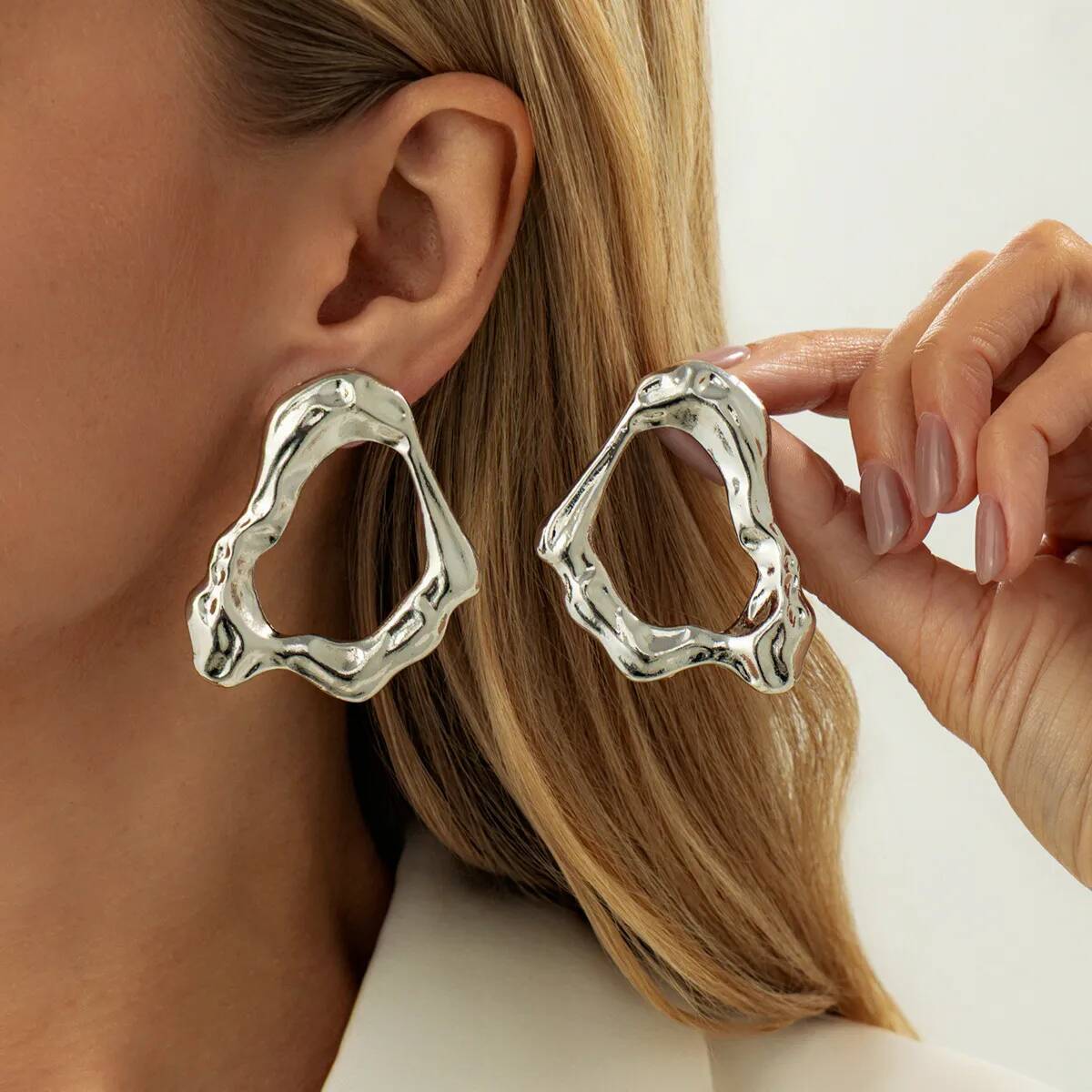 

Salircon Exaggerated Geometric Gold Color Hollow Stud Earrings Women New Trendy Irregular Metal Fold Piercing Ear Jewelry Gift