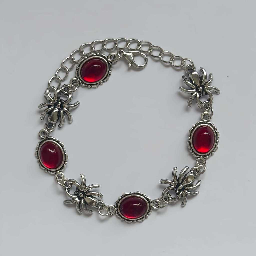 Gothic Spider Pendant Necklace With Geometric Zinc Alloy Chain For Party Wear