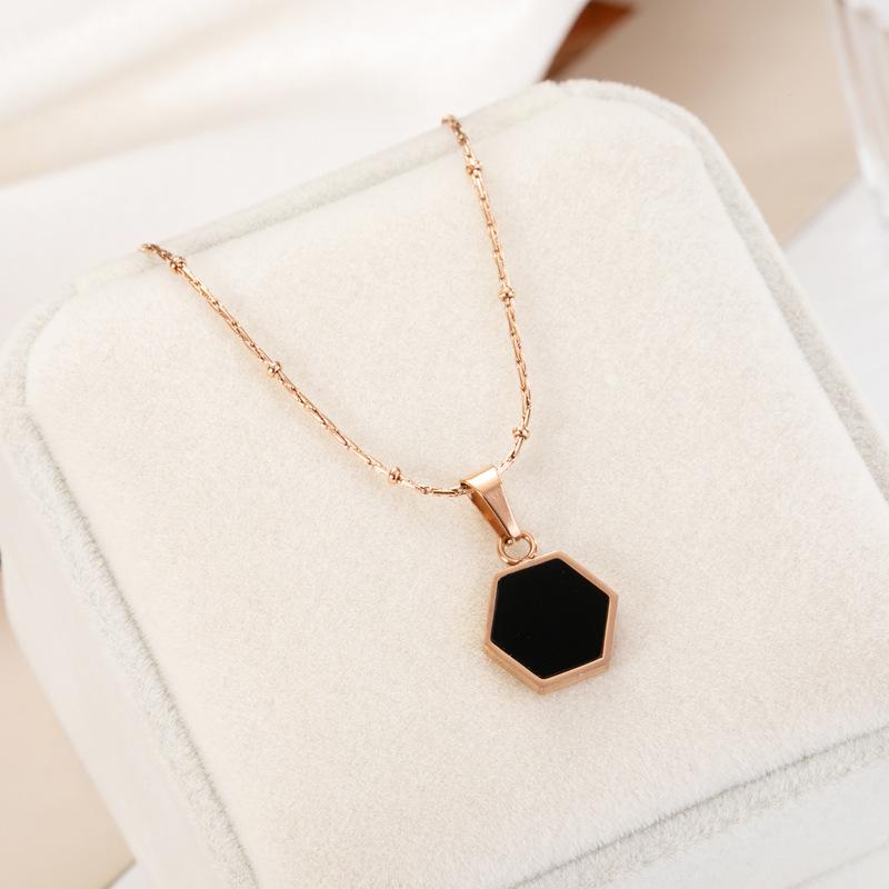 Colar de aço inoxidável com pingentes de concha para mulheres, pingentes geométricos pretos e brancos, colar de ouro rosa, joias da moda hexagonal