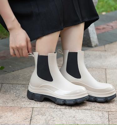Luxuriöse neue Knöchel-Regenstiefel Damen Klobiger Absatz Wasserdichte Schuhe Frau Plateau Chelsea Boots Damen Dick Gartenarbeit Galoschen