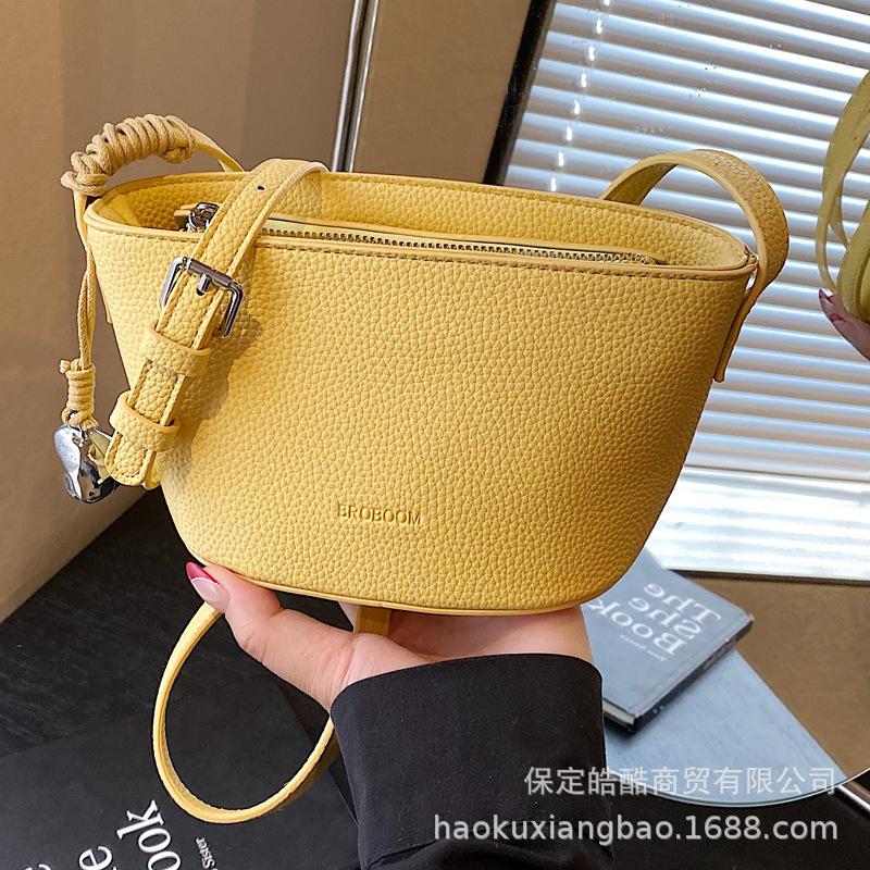 This Year's Popular Small Bag Women's Summer 2025 New Simple and Versatile Shoulder Messenger Bag Korean Version Bucket Bag