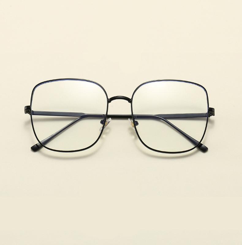 The Glasses Frame Is A Retro Square Cat'S Eye Large Frame Flat Mirror Fashionable Men'S And Women'S Decorative Plain Glasses Frame.