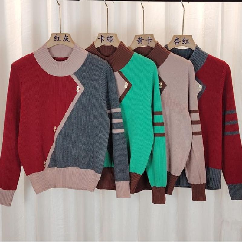 A Semi-high-neck Color-blocking Sweater, A Short Outerwear for Women, Is A New Base Layer for Autumn and Winter