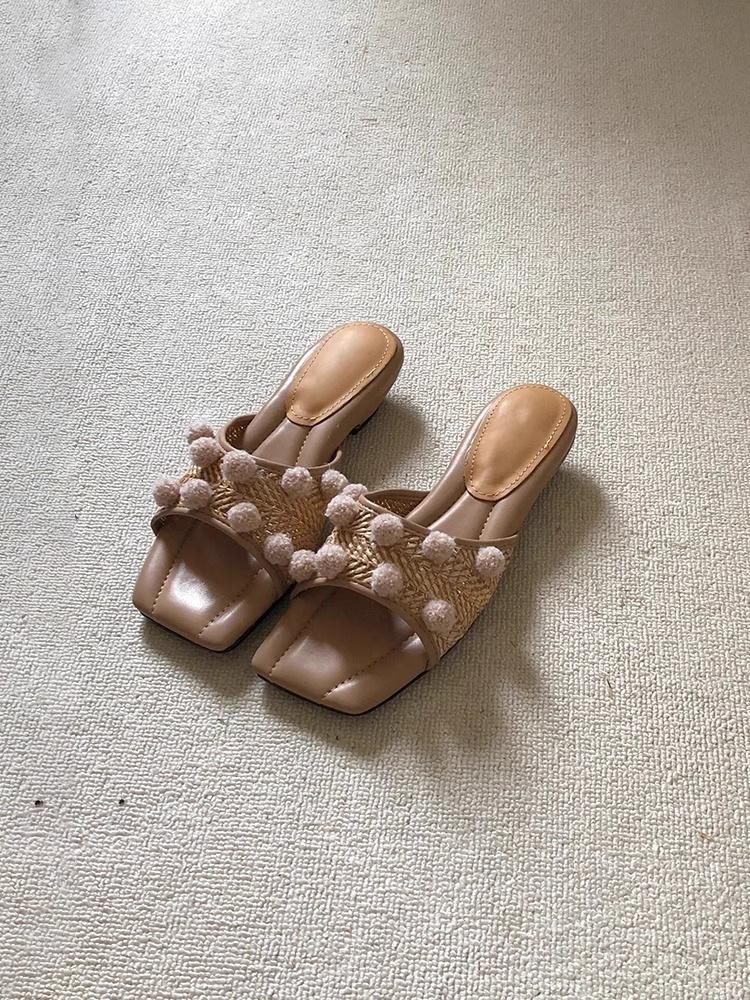 

Small hairball woven square head slippers for women to wear 2025 new holiday wind beach cool slippers 40 абрикосовый