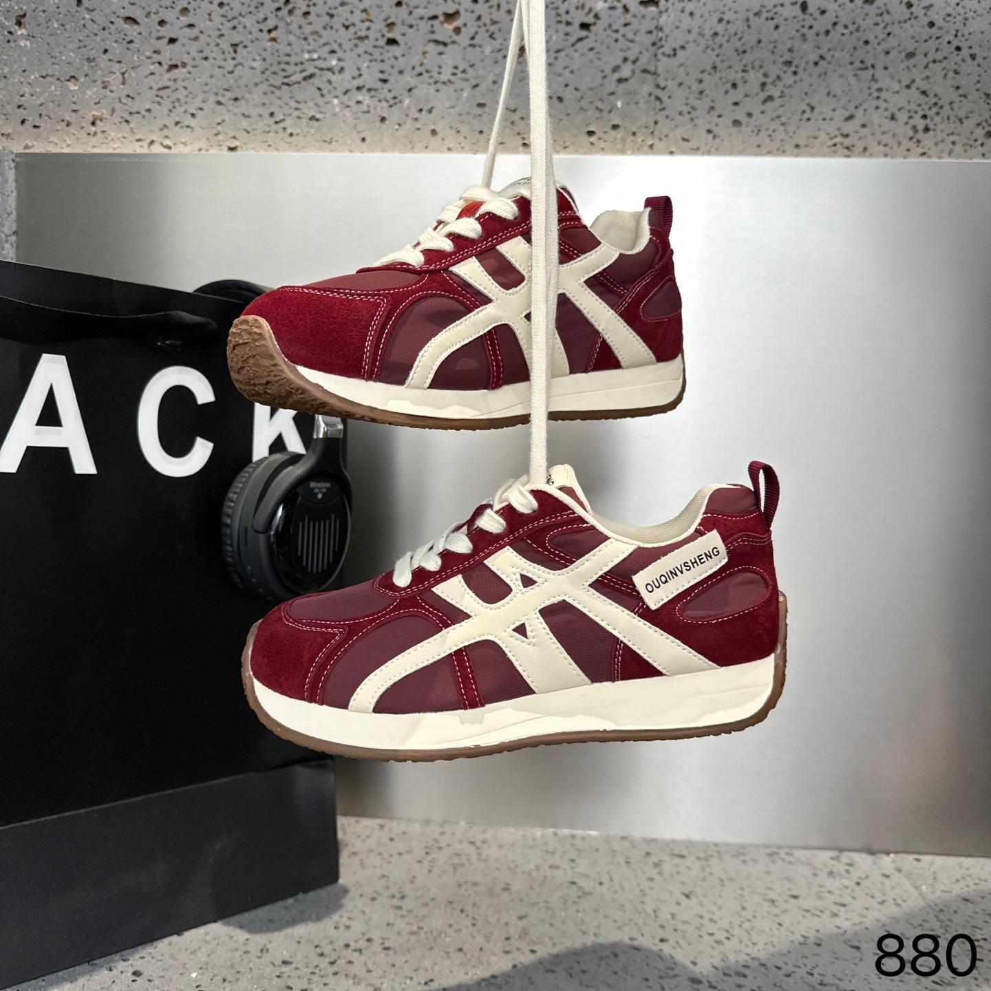 

Leather inner height increase German training shoes women s 2025 new ins super fire platform versatile Forrest Gump shoes casual sports board shoes 35