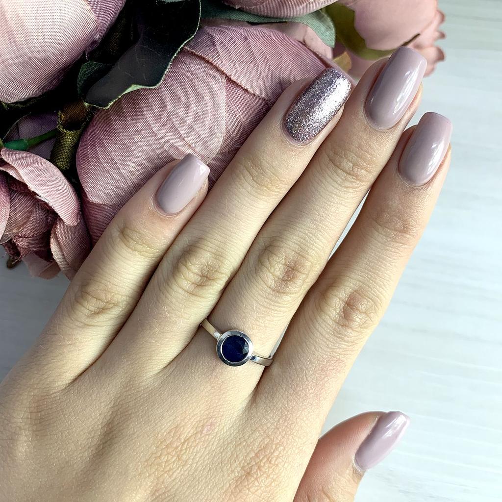 Серебряное кольцо с натуральным сапфиром 1.088ct, вес изделия 2,01 гр (1197172)