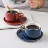 Cana de cafea de familie în stil european, ceașcă de ceramică cu lingură de aur, ceașcă de cafea rafinată, coaster alb strălucitor, rechizite pentru restaurante