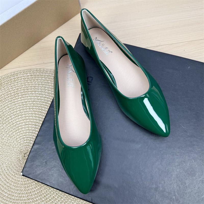 Fashion 2025 New Pointed Toe Women's Flat Shoes Patent Leather Work Boat Shoes Large Size Women Shoes 42 43 Loafers Women Zapatos Mujer