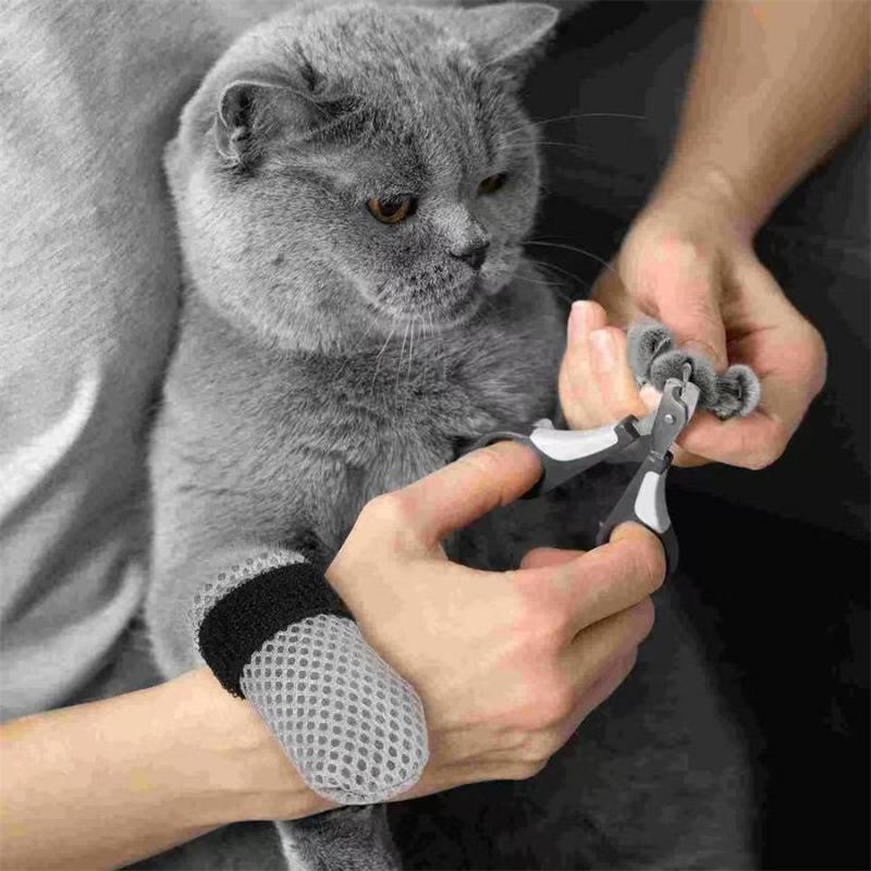 Waterproof, Wear-Resistant Paw and Shoe Covers for Bathing, Medicating, and Protecting Small Cats and Dogs from Scratches.