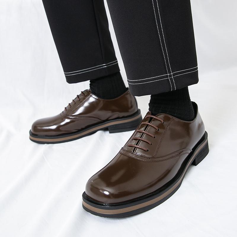 Modische Schnür-Herren-Leder-Oxfords Klassische Neue Business-Kleiderschuhe Bequeme Allround-Flats Rutschfestes Hochzeitsschuhwerk