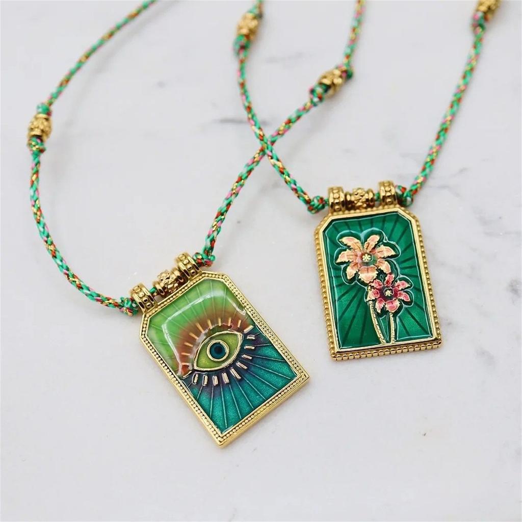 Hot selling artistic retro style tarot card heart eye flame pendant necklace for women's fashion gold-plated color preservation