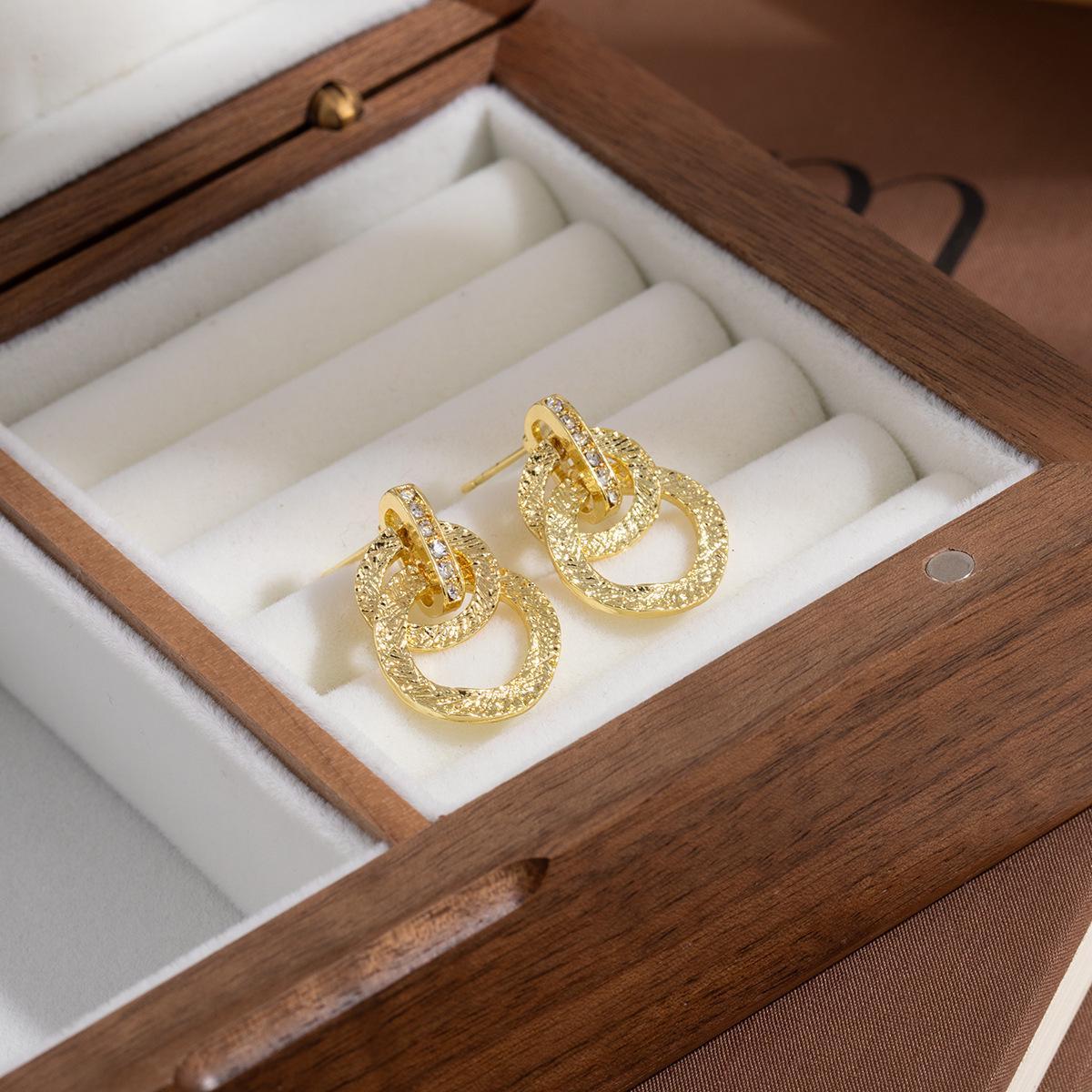 Silver Needle Elegant Chinese Style Gold Stud Earrings - High-End Luxury, Versatile Design for Women.