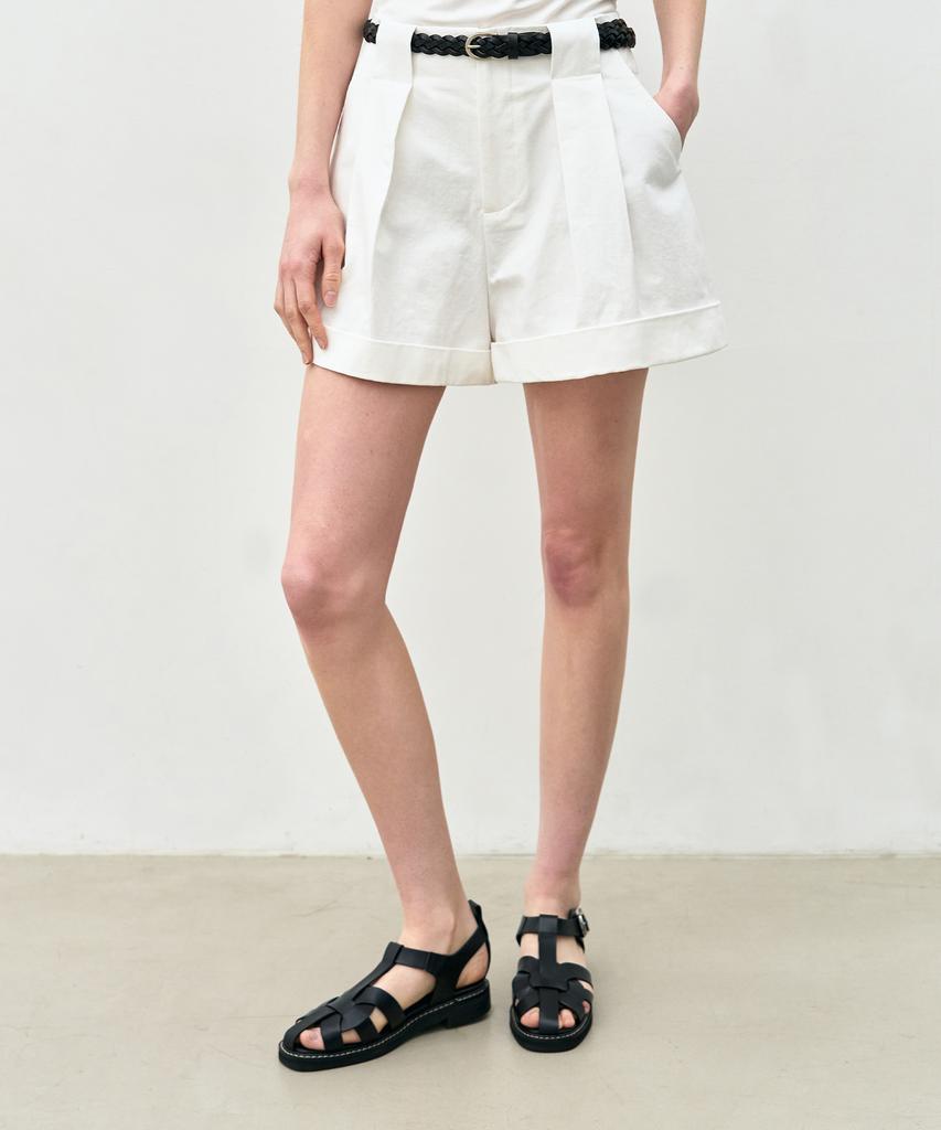 BASIKA Daily Double-Pleated Cotton Shorts (White)
