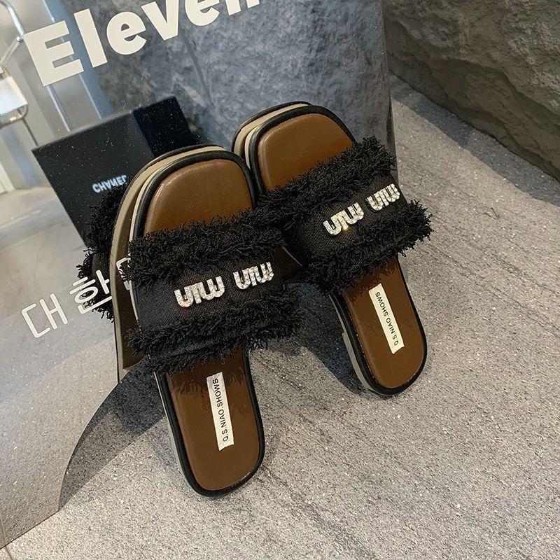 2025 New Pure Desire Style Flat-bottomed Slippers Women's Summer Wear Fashionable and Versatile One-word Drag High-end Sense Fairy Wind Beach
