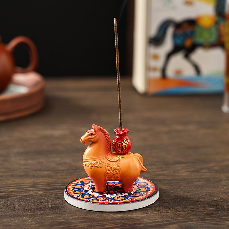 

Resin/Ceramic Material Chinese New Year Zodiac Pony Incense Burner Ornamental Creative Incense Stick Holder 2026 Horse Year помаранчевий