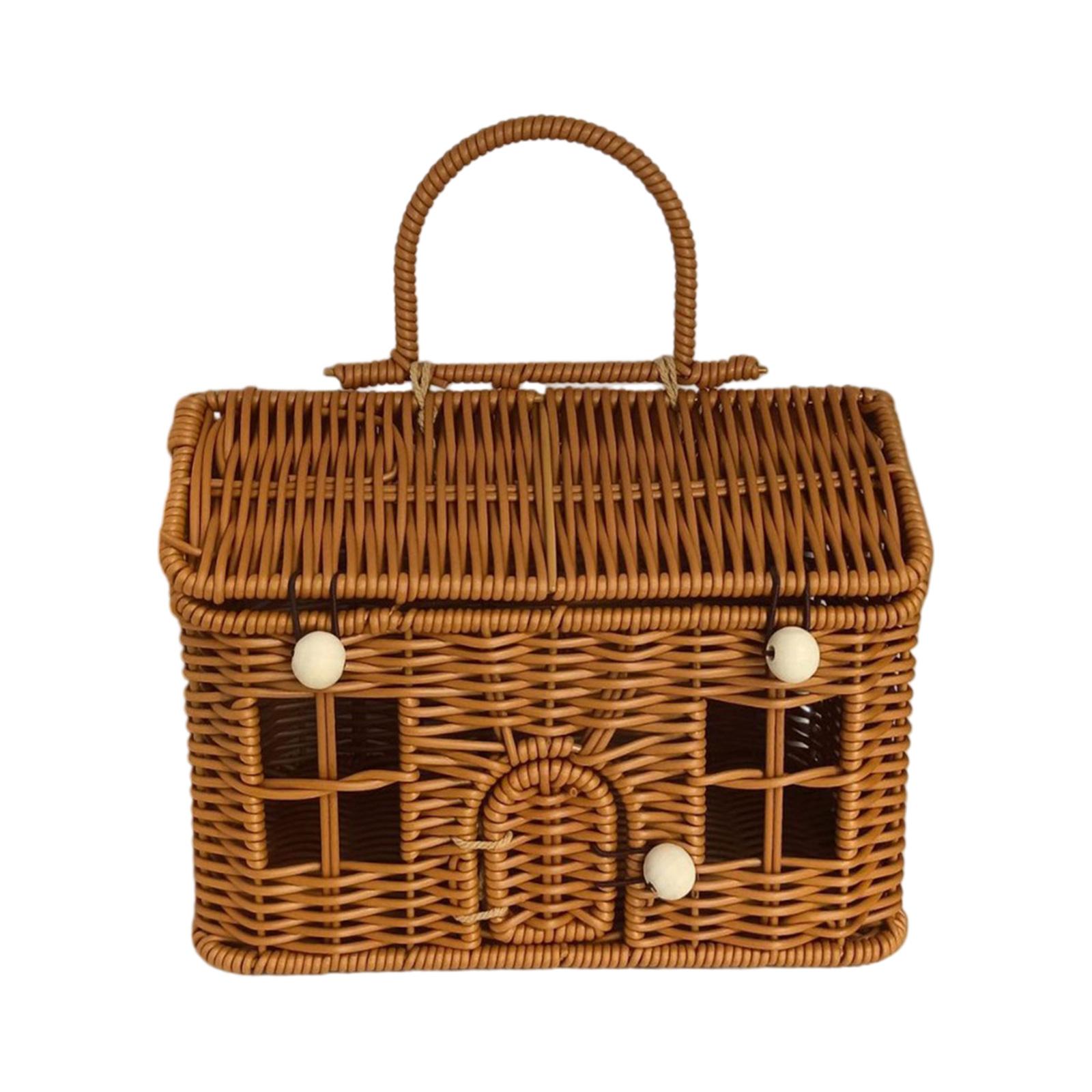 

Эта корзина из пластикового ротанга в форме домика, с крышкой и складной ручкой, идеально подходит для пикников, Пасхи, уборки и других случаев. One Size