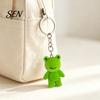 Porte-clés Grenouille Suspendue Résine Floquée pour Sacs à Dos, Anneau Porte-clés Animal en Peluche 3D Décoratif, Breloque de Sac Ornementale, Cadeau Sacs à Dos pour Amoureux