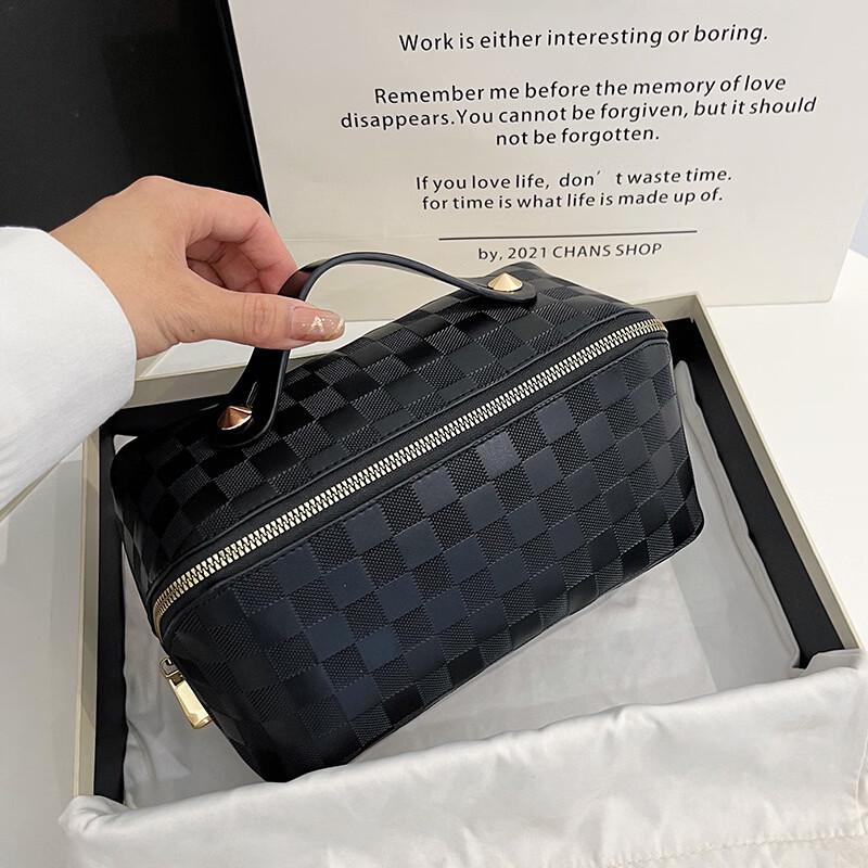 OEING Large Capacity Handheld Cosmetic Bag