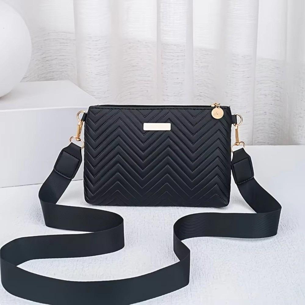 

Elegant Quilted Chain Crossbody Bag Wave Patterned Solid Color Small Shoulder Purse PU Lightweight Everyday Handbag For Women