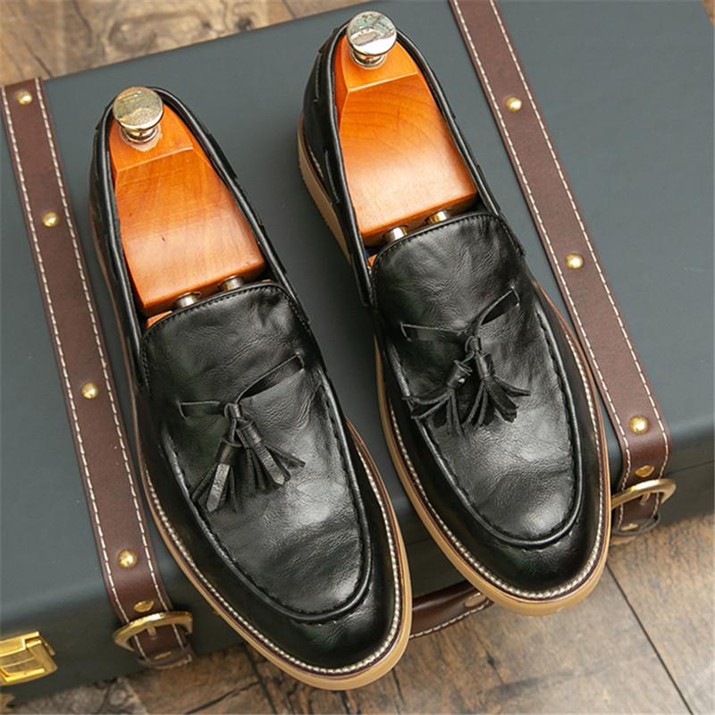 Luxus Designer Neue Herren Spitzschuhe Schwarz Braun Quasten Slipper Schuhe Für Herren Formelle Hochzeitskleidung Homecoming Zapatos Hombre
