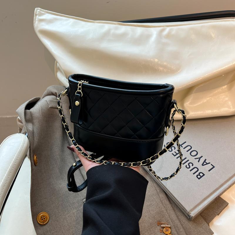 A High-end Stylish Women's Bag with Diamond-patterned Chain Splicing Single-shoulder Crossbody Bag for Wandering