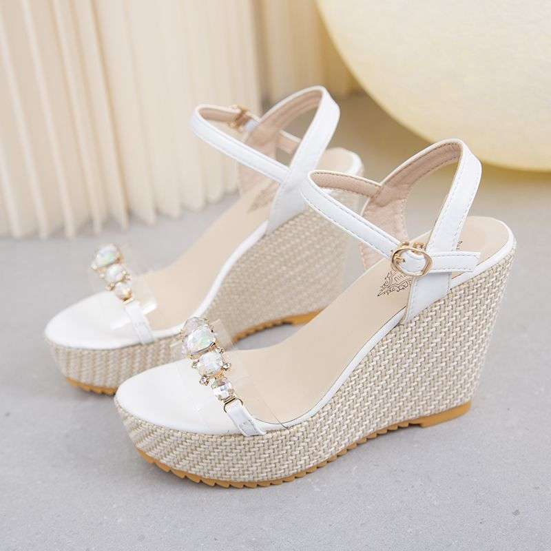 

Босоножки на танкетке женские лето 2025 новые корейская версия универсальные со стразами с бисером на толстой подошве водонепроницаемые на платформе на супер высоком каблуке 40