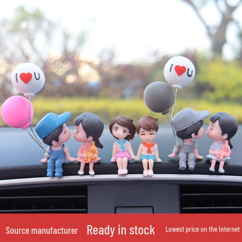 Adorable Kissing Couple Car Ornaments - Cute Interior Decorations for Cars