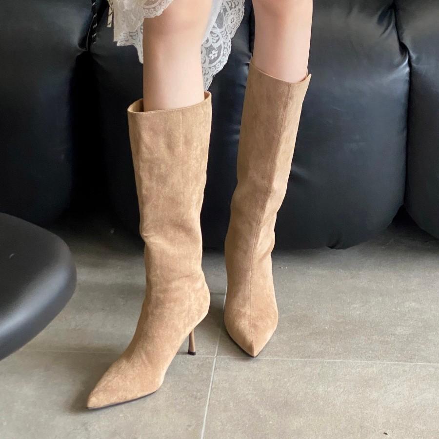 2025 podzim a zima nové evropské a americké semišové boty s ostrou špičkou a vysokým podpatkem, temperamentní francouzská móda, sexy krásné dámské boty