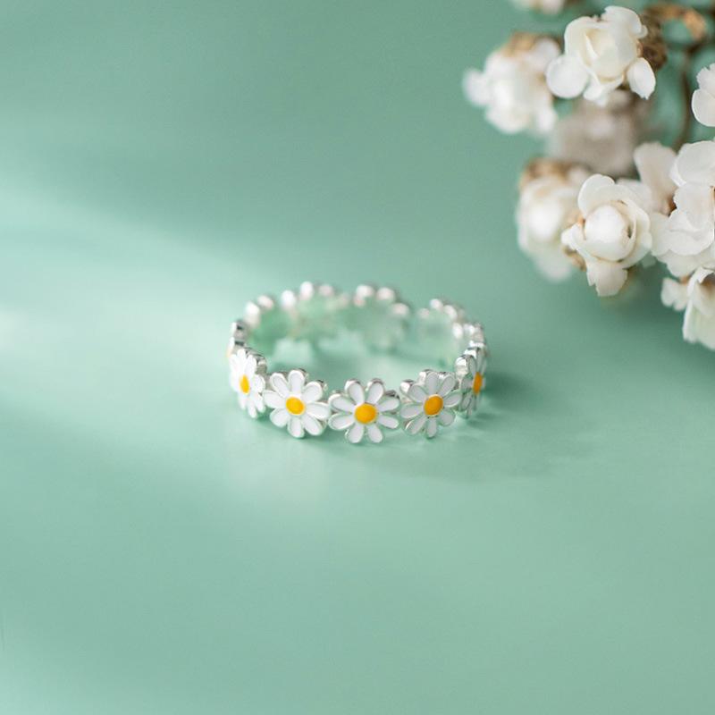 Cute Daisy Ring for Ladies, Sweet Girl with Delicate Sunflower Ring for Wedding Gift.