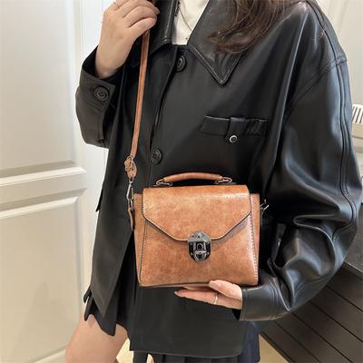 New Texture Hong Kong Style Retro Small Bag Women's 2025 New Casual and Popular Girl One Shoulder Crossbody Handbag