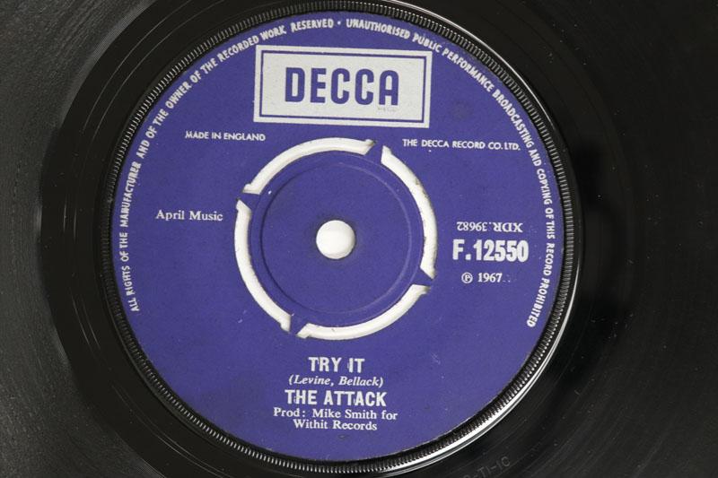 

7inch Record ATTACK Try It We Dont Know F12550 DECCA 1967 UK Rock Used