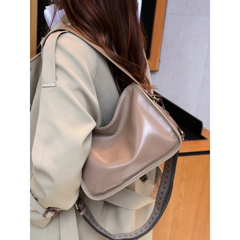 New Genuine Leather Versatile Wide Shoulder Strap One Shoulder Crossbody Bag Korean Version Large Capacity Soft Leather Niche Design Underarm Bag