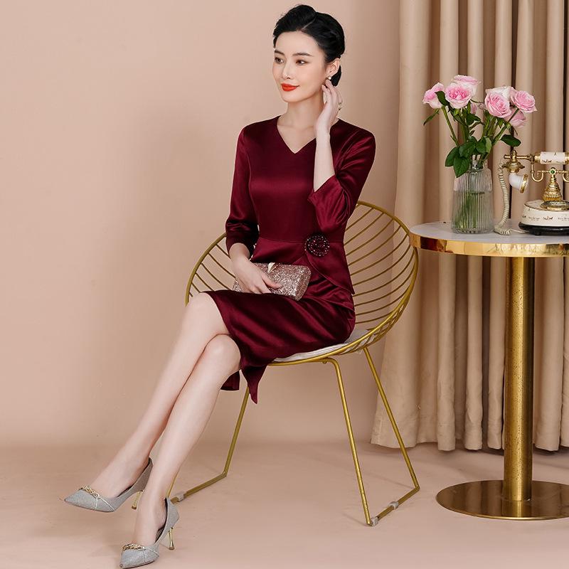 Elegant Autumn V-Neck Slimming Acetate Dress for Moms