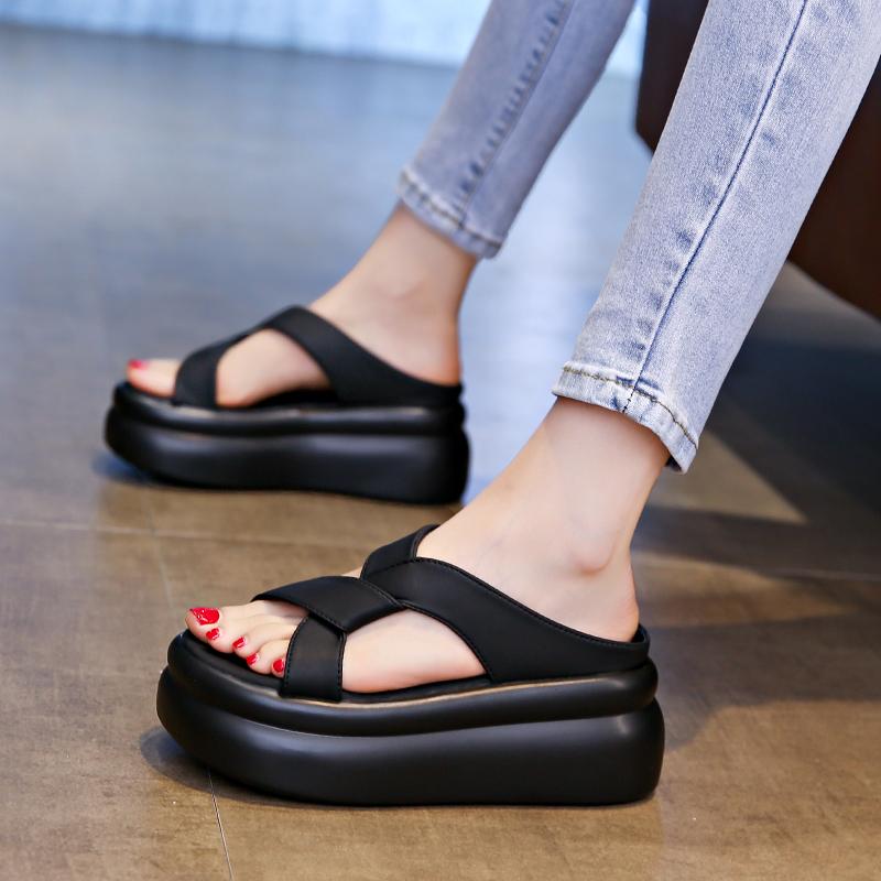 Fashion 2024 European American New Top Quality Thick Bottom Sponge Cake Anti slip and Height increasing Soft Bottom Beach Women Sandals