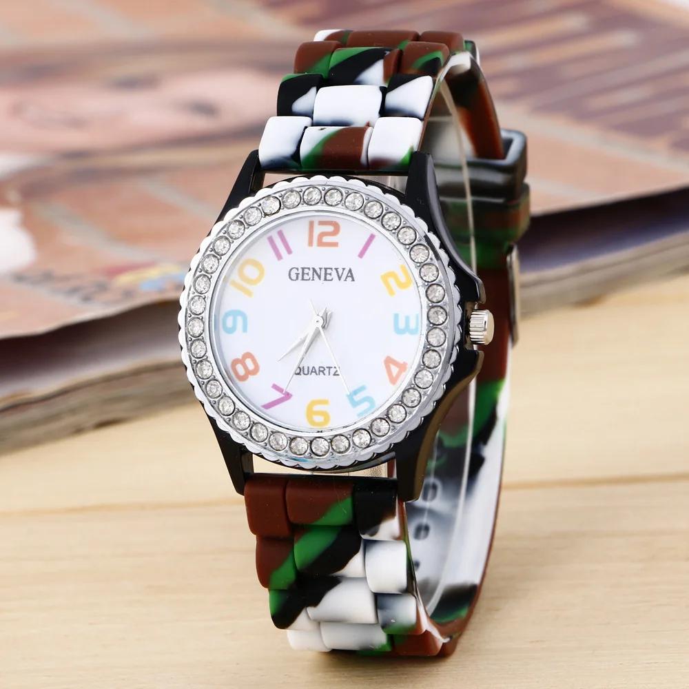 Neue Regenbogenmode Damenuhren Luxus Camouflage Diamant Damen Quarz Uhr Mädchen Silikon Wasserdicht Kleiduhr Weibliche Uhr