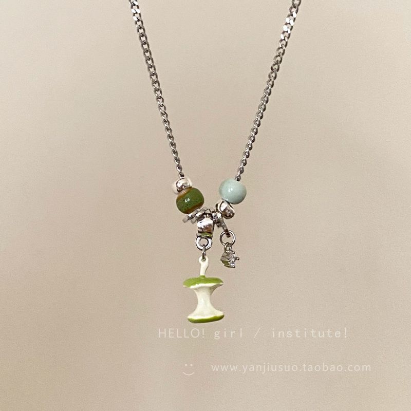 

Детское милое жемчужное ожерелье в виде зеленого яблока Женское милое нишевое колье Сладкие аксессуары для свитера с бусинами Green Apple Nuclear Necklace