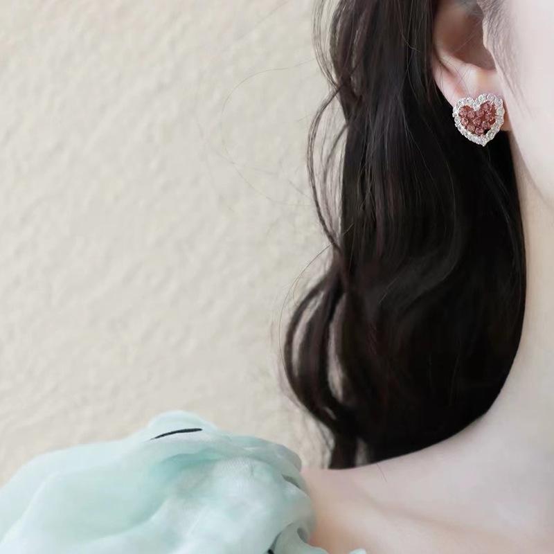 High-end and Elegant Heart-shaped Earrings with Pink Ear Studs As Accessories